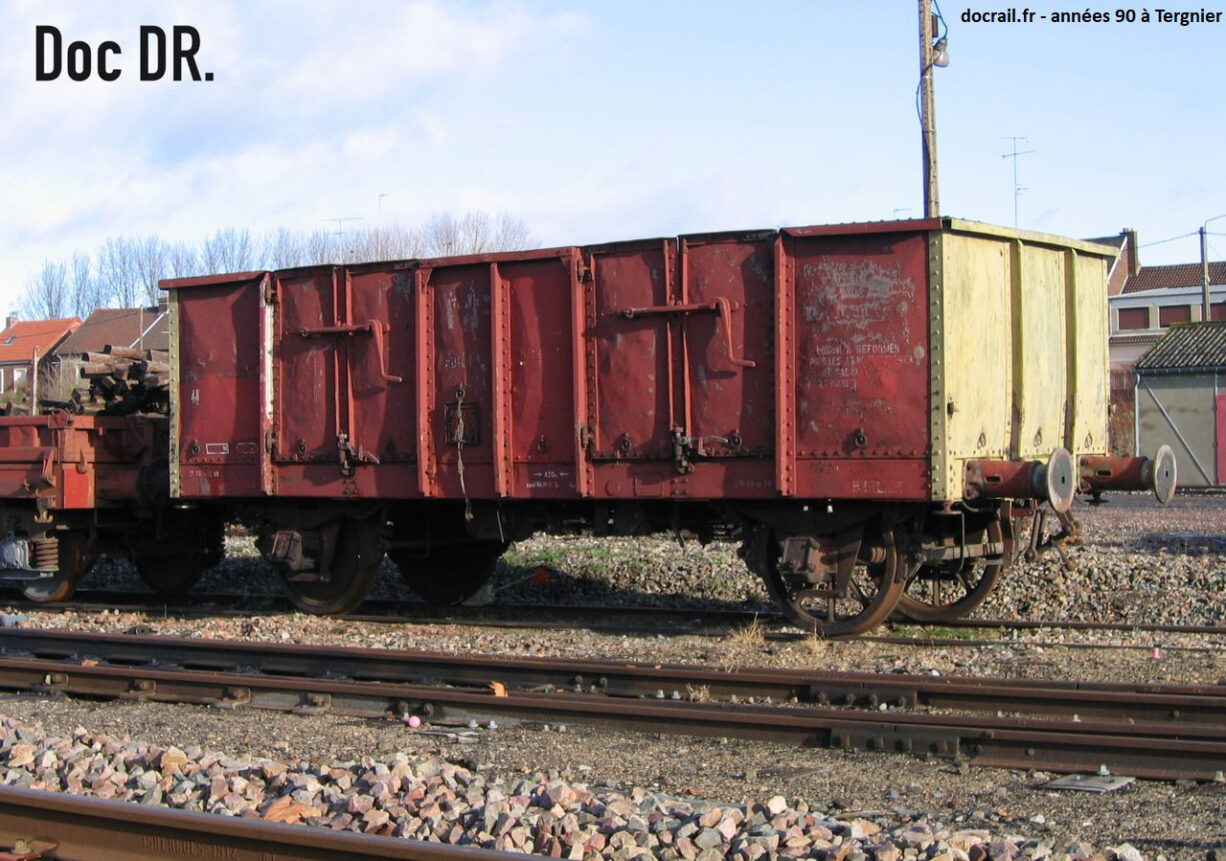 wagon tombereau OCEM, à deux essieux parallèles, à