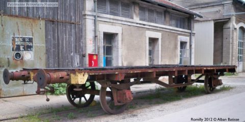SNCF plat à essieux ex-couvert Standard A xxxx – Châlons-en-Champagne